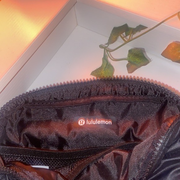 Everywhere Belt Bag 1L
Wunder Puff - Picture 3 of 3